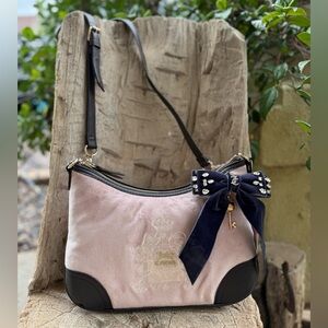 JUICY COUTURE Juicy For All Hobo Dusty Blush Choco W Big Velvety Bow Hair Clip